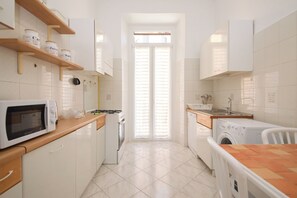 Apartment (1 Bedroom) | Private kitchen | Microwave, espresso maker, electric kettle - Rome Flat 42 by Ghor (Rome)