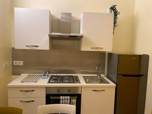 Apartment (2 Bedrooms) | Private kitchen | Microwave, espresso maker, electric kettle - Independent Rooms by Ghor (Rome)