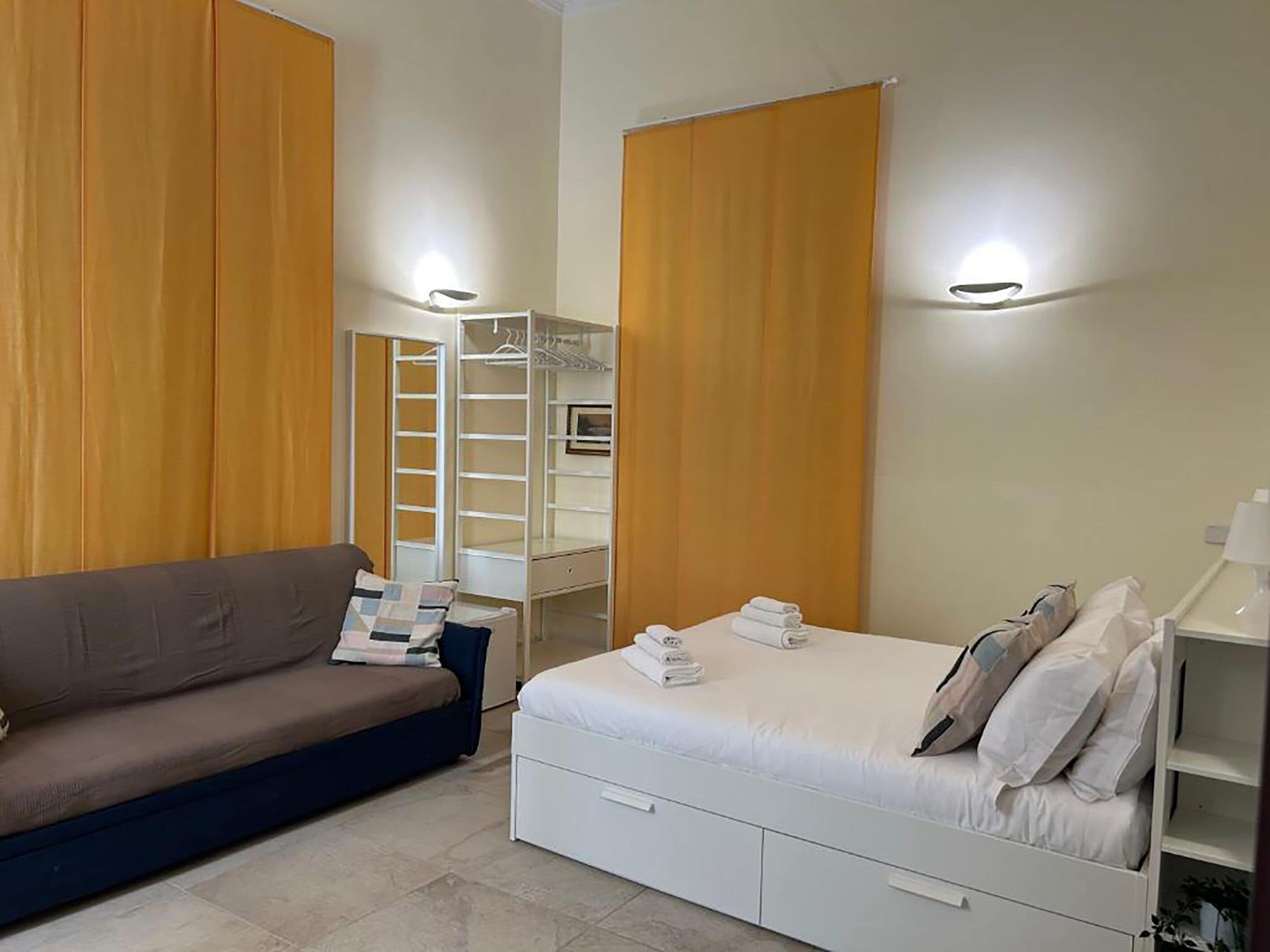Apartment (2 Bedrooms) | 2 bedrooms, iron/ironing board, bed sheets