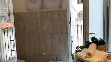 Apartment (1 Bedroom) | Bathroom