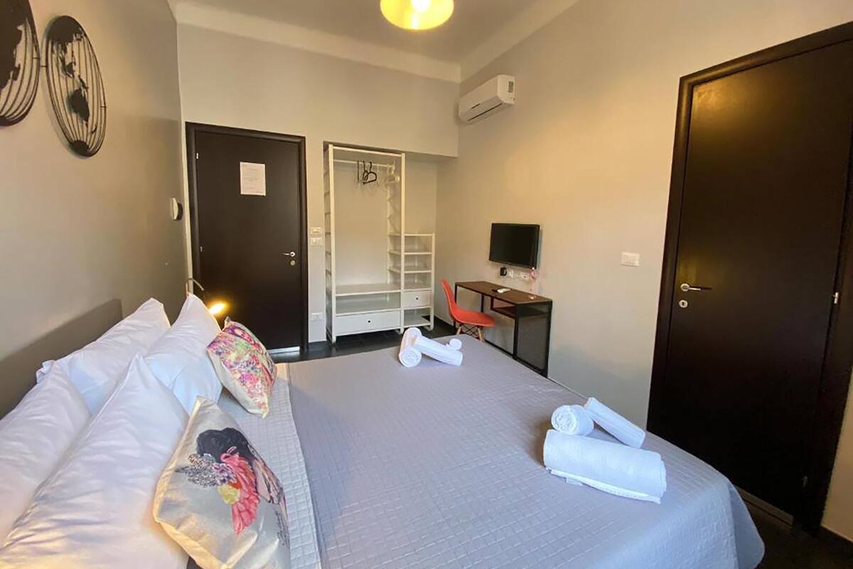 雙人房 (1 Bedroom) | 1 間睡房、熨斗/熨衫板、嬰兒床 (收費)、床單