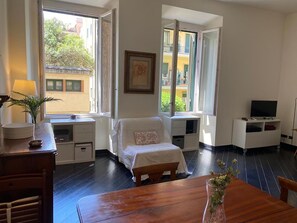 Apartment (2 Bedrooms) | Wohnbereich