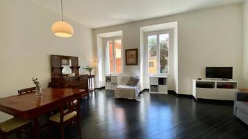 Appartamento (2 Bedrooms) | Area soggiorno