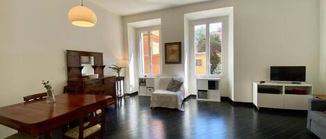 Apartment (2 Bedrooms) | Living area