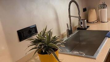 Apartment (2 Bedrooms) | Eigene KĂŒche | Mikrowelle, Herdplatte, GeschirrspĂŒler, Espressomaschine