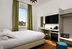 Interior - Colosseo Panorama - Camera 401 by Ghor (Rome)