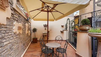 Apartment (1 Bedroom) | Terrace/patio