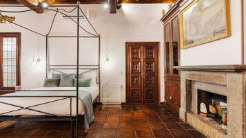 Apartment (1 Bedroom) | 1 bedroom, iron/ironing board, cribs/infant beds, bed sheets