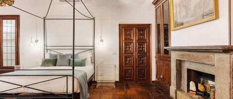 Apartment (1 Bedroom) | 1 bedroom, iron/ironing board, cribs/infant beds, bed sheets