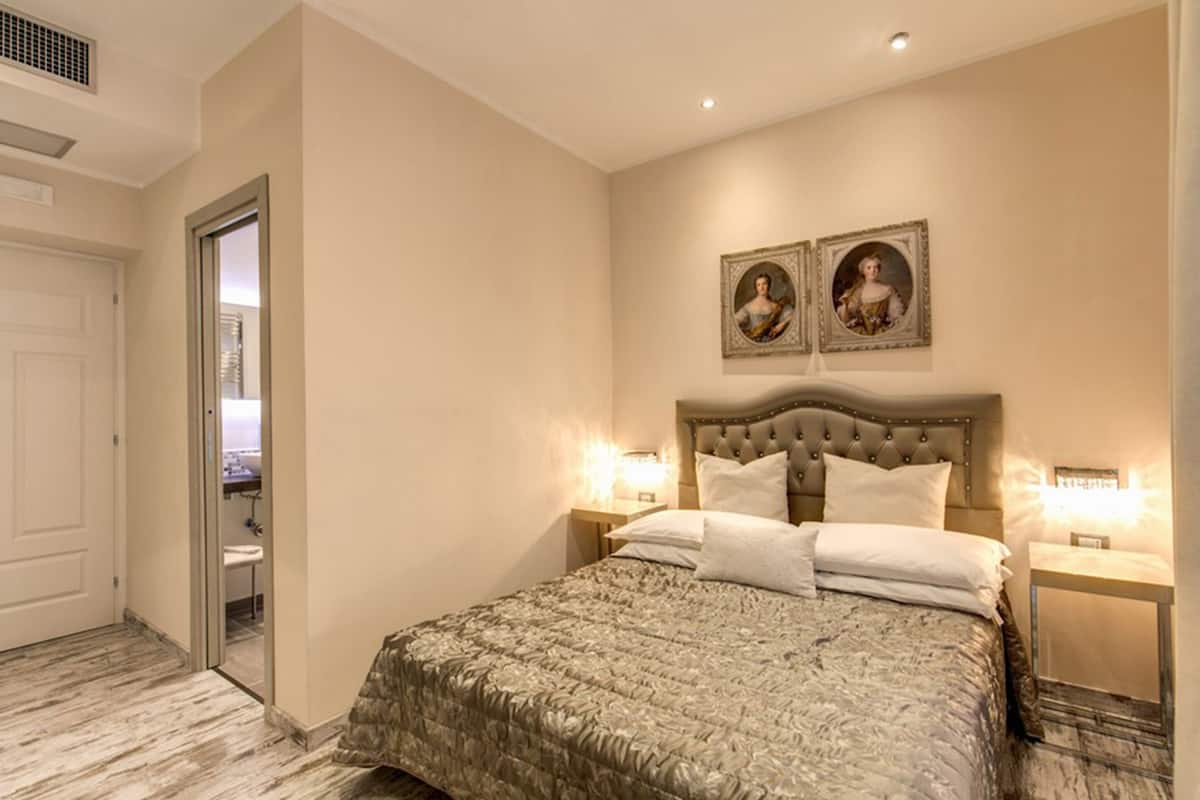 Room | 4 bedrooms, iron/ironing board, cribs/infant beds, bed sheets