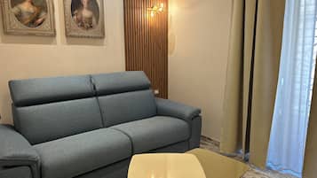 4 habitaciones, tabla de planchar con plancha, cunas y ropa de cama