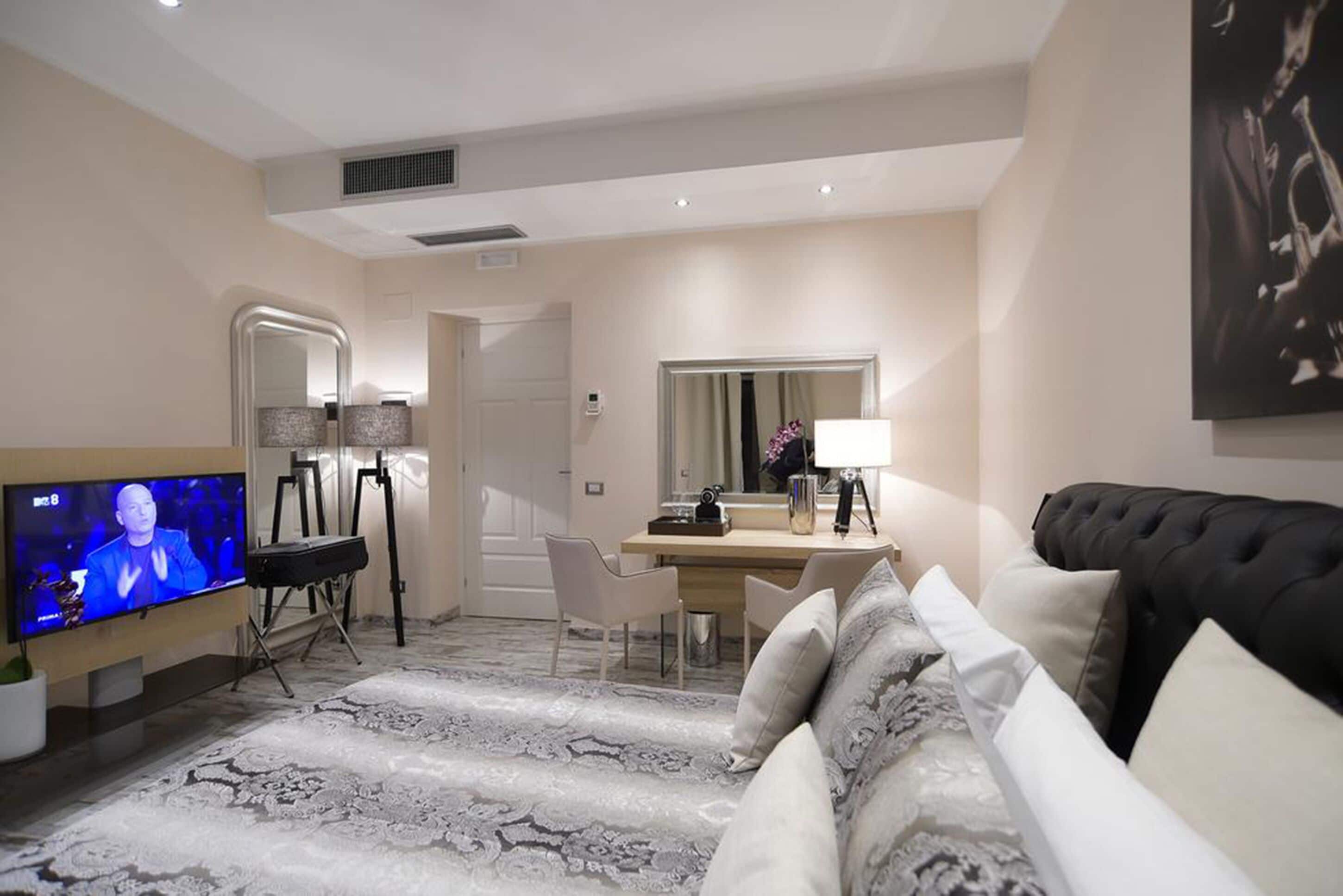 Lejlighed (4 Bedrooms) | Opholdsområde | 32-tommers fladskærms-tv med kabelkanaler