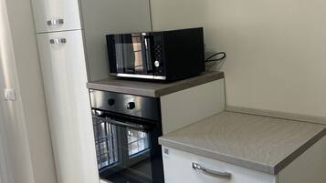 Apartamento (1 Bedroom) | Cozinha privada | Micro-ondas, cooktop, lava-louças, máquina de café expresso