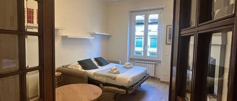 Apartment (1 Bedroom) | 1 bedroom, iron/ironing board, cots/infant beds, bed sheets