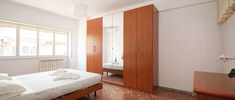 Departamento (2 Bedrooms) | 2 habitaciones, tabla de planchar con plancha y ropa de cama