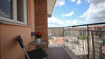Apartment (2 Bedrooms) | Balcony