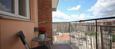 Apartment (2 Bedrooms) | Balcony