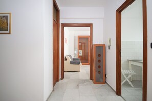 Apartment (2 Bedrooms) | Living area | 32-inch Smart TV with cable channels - Al Settimo by Ghor (Rome)