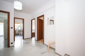 Apartment (2 Bedrooms) | Living area | 32-inch Smart TV with cable channels - Al Settimo by Ghor (Rome)