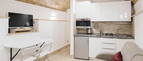 Apartment (1 Bedroom) | Private kitchen