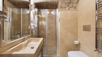 Apartemen (1 Bedroom) | Kamar mandi | Shower dan handuk