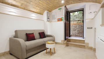 Apartment (1 Bedroom) | Living area | TV