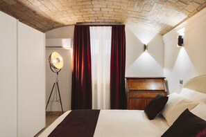 Apartment (1 Bedroom) | 1 bedroom, cribs/infant beds, bed sheets - Domus Mariani - Cremera by Ghor (Rome)