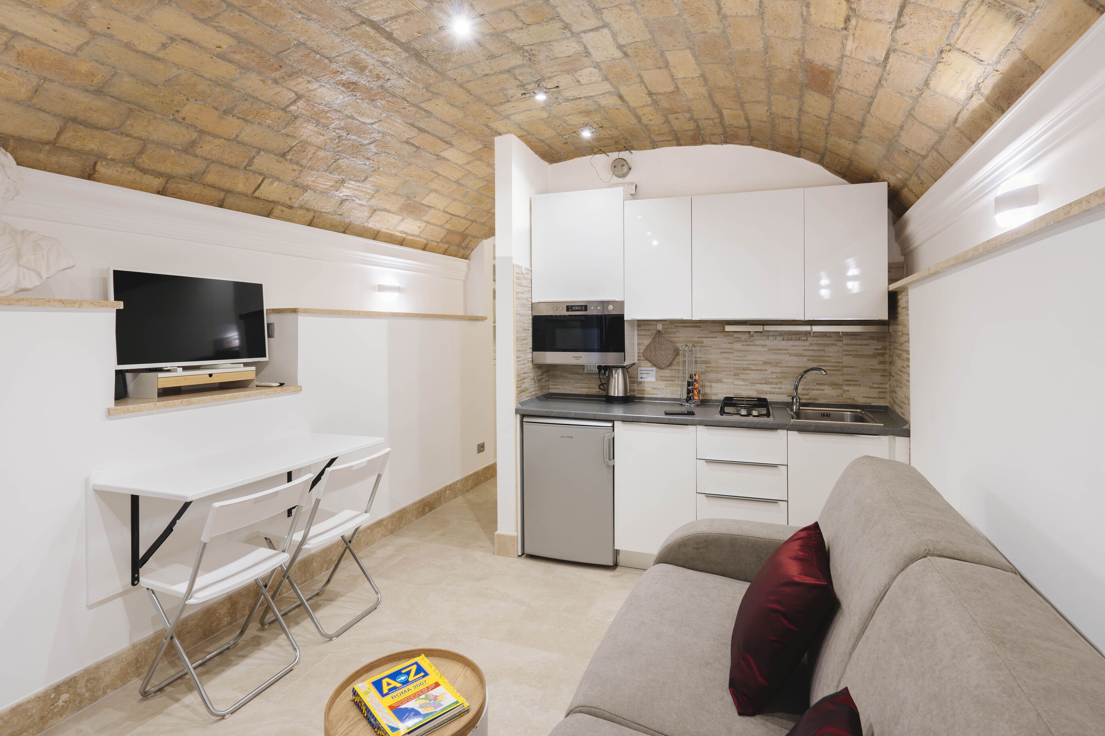 Apartment (1 Bedroom) | Living area | TV