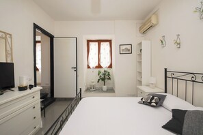 Apartamento (1 Bedroom) | 1 quarto, ferros/tábuas de passar roupa, roupa de cama