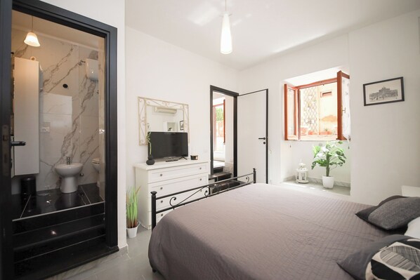 Apartamento (1 Bedroom) | 1 quarto, ferros/tábuas de passar roupa, roupa de cama