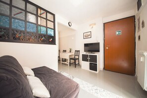 Apartment (1 Bedroom) | Living area - B-live by Ghor (Rome)