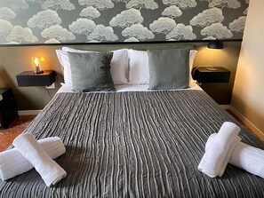 1 chambre, lits bébé (en supplément), draps fournis