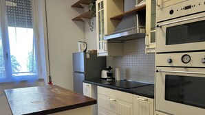 Căn hộ (3 Bedrooms) | Bếp riêng | Lò vi sóng, lò nướng, ấm điện 