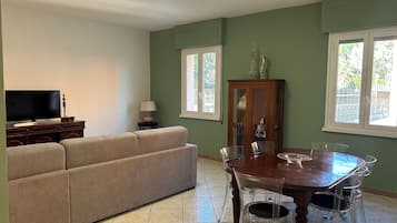 Apartment (2 Bedrooms) | Wohnbereich