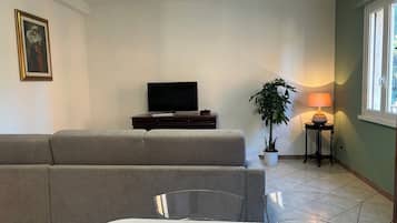 Apartment (2 Bedrooms) | Living area | 30-inch TV with cable channels
