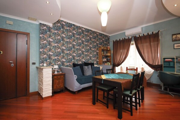 Apartment (2 Bedrooms) | Living area | TV - Archidee by Ghor (Rome)