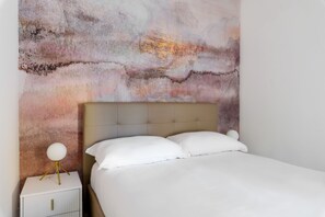 Classic Apartment (2 Bedrooms) | 2 bedrooms, iron/ironing board, cribs/infant beds, bed sheets - Actus Palace Apartments - Appartamento A by Ghor (Rome)