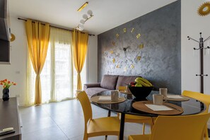 Televisi layar datar 32-inci dengan saluran TV kabel