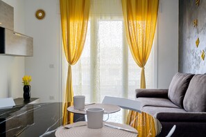 Family Apartment (2 Bedrooms) | Living area | 32-inch flat-screen TV with cable channels - Actus Palace Apartments - Appartamento A by Ghor (Rome)