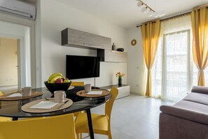32-inch flat-screen TV with cable channels - Actus Palace Apartments - Appartamento A by Ghor (Rome)
