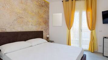 Family Apartment (2 Bedrooms) | 2 bedrooms, iron/ironing board, cribs/infant beds, bed sheets