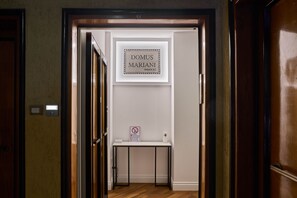 1 間臥室、搖籃/嬰兒床、床單