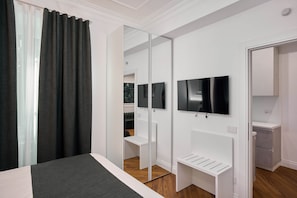 Room (1 Bedroom) | 1 bedroom, cots/infant beds, bed sheets - Domus Mariani - Robinie by Ghor (Rome)