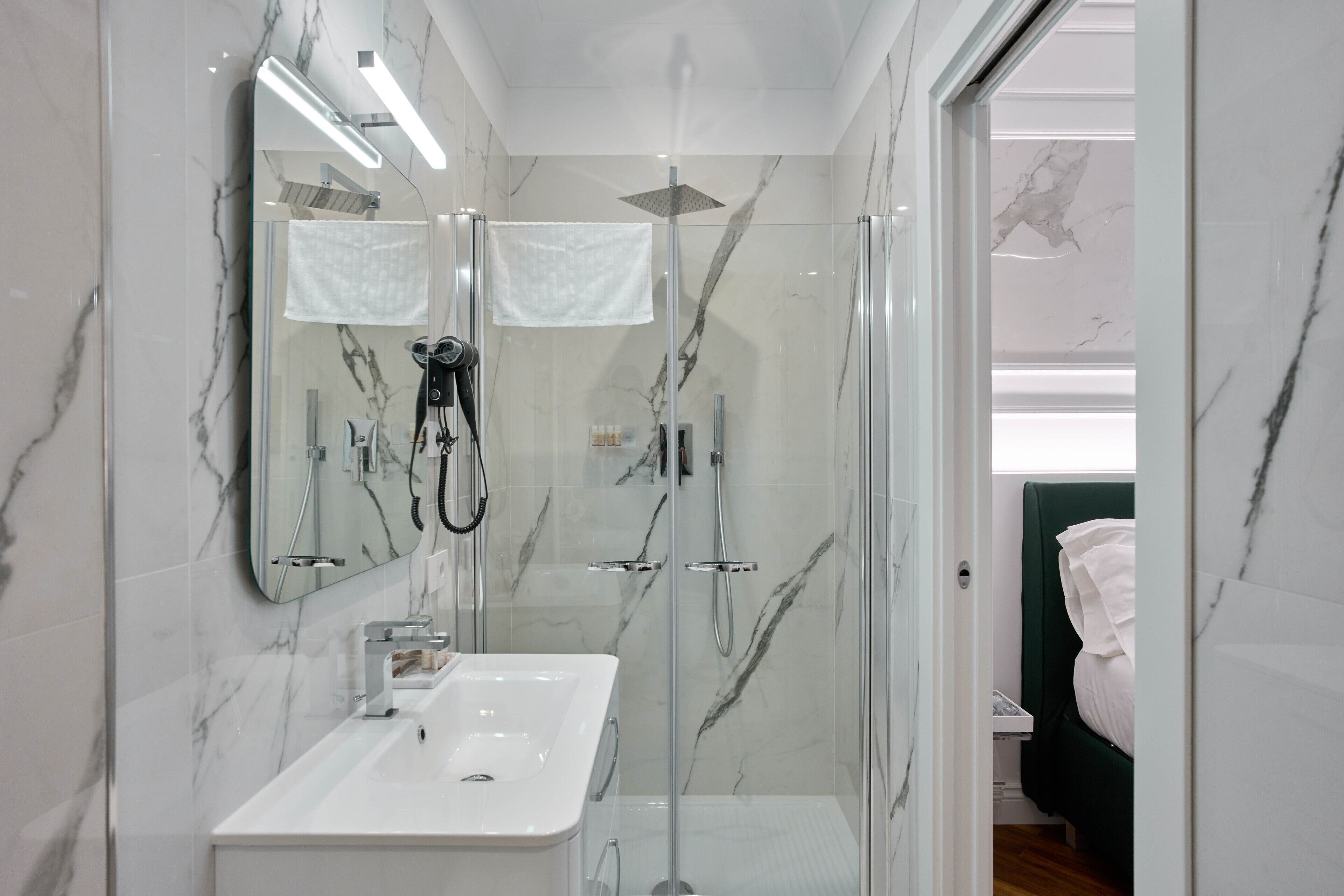 Rom (1 Bedroom) | Bad | Dusj, bidé og håndklær