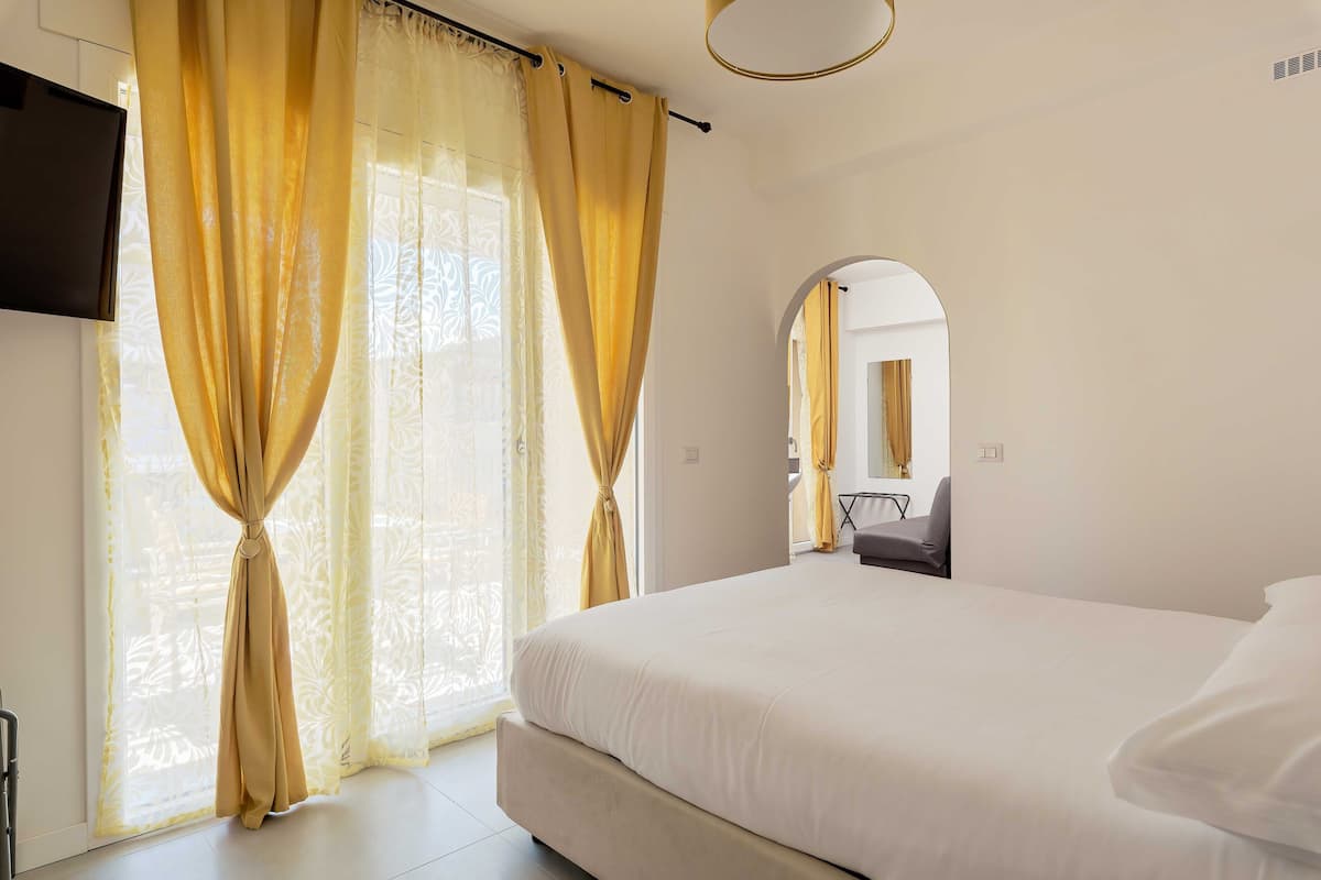 Family Room (1 Bedroom) | 1 bedroom, cots/infant beds, bed sheets