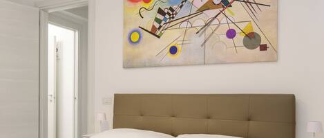 1 bedroom, cribs (surcharge), bed sheets