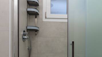 Camera familiare (1 Bedroom) | Bagno | Doccia, bidet