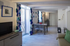 TV - Maniace Homes - Federico by Ortigia Apartments (Syracuse)