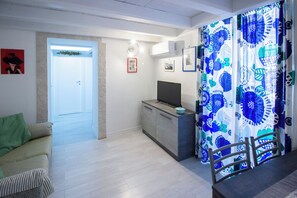TV - Maniace Homes - Federico by Ortigia Apartments (Syracuse)
