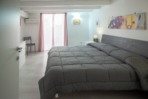 Iron/ironing board, free WiFi, bed sheets - Maniace Homes - Federico by Ortigia Apartments (Syracuse)